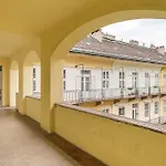 Topcentral Apartment By Cavaland